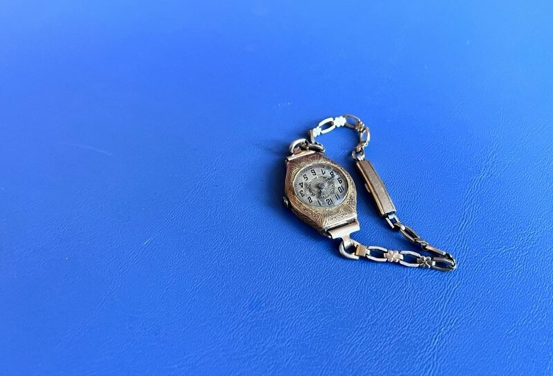 Antique watch representing the relativity of time and pace